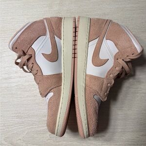 Jordan 1 Mid SE Craft Pink Suede 7Y (Women’s 8.5) FN7432-161